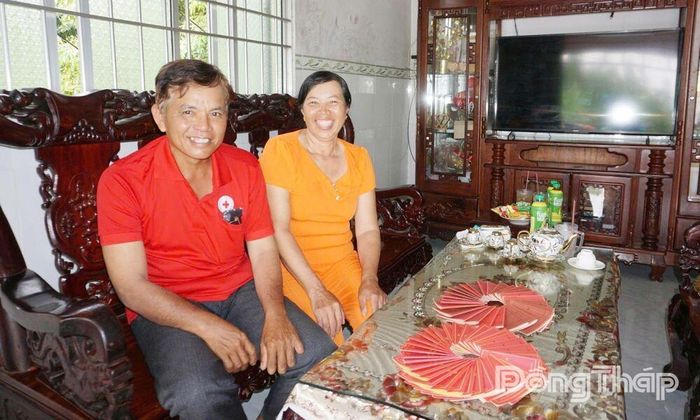 Vợ chồng anh Nguyễn Hữu Hùng - chị Huỳnh Thị Phượng, có hơn 10 năm tham gia hiến máu tình nguyện.
