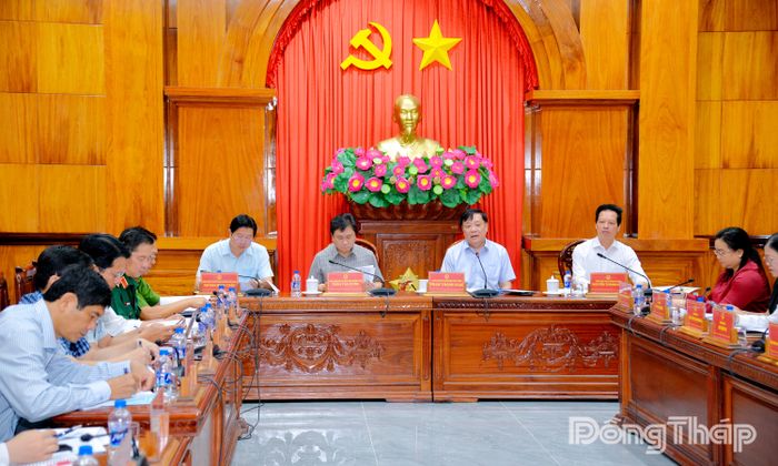 Các đồng chí chủ trì phiên họp.