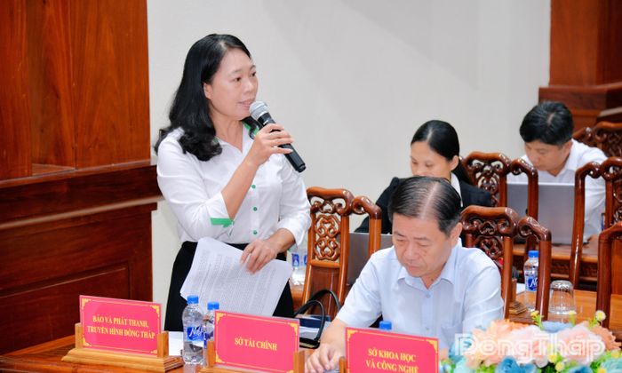 Đồng chí Ngô Thị Ngọc Hạnh, Giám đốc Báo và phát thanh, truyền hình Đồng Tháp đề xuất các giải pháp nhằm nâng cao hiệu quả công tác truyền thông tại các kỳ lễ hội trong thời gian tới.
