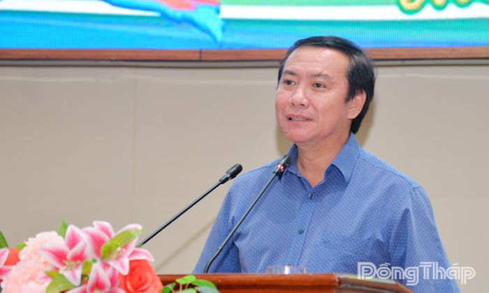 Đồng chí Lê Hà Luân, Giám đốc Sở Nông nghiệp và Môi trường tỉnh Đồng Tháp, Phó Trưởng Ban Tổ chức Lễ hội phát biểu ý kiến tại hội nghị.