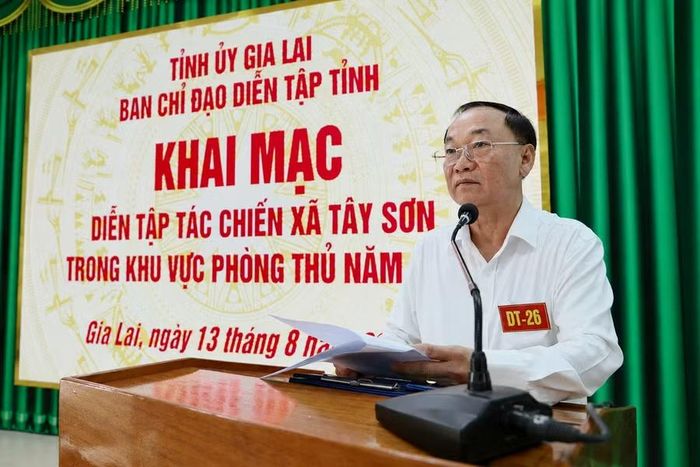 Đồng chí Thái Đại Ngọc - Ủy viên Ban Chấp hành Trung ương Đảng, Bí thư Tỉnh ủy, Trưởng Ban Chỉ đạo diễn tập tỉnh phát biểu chỉ đạo khai mạc cuộc diễn tập. Ảnh: Thành Phúc