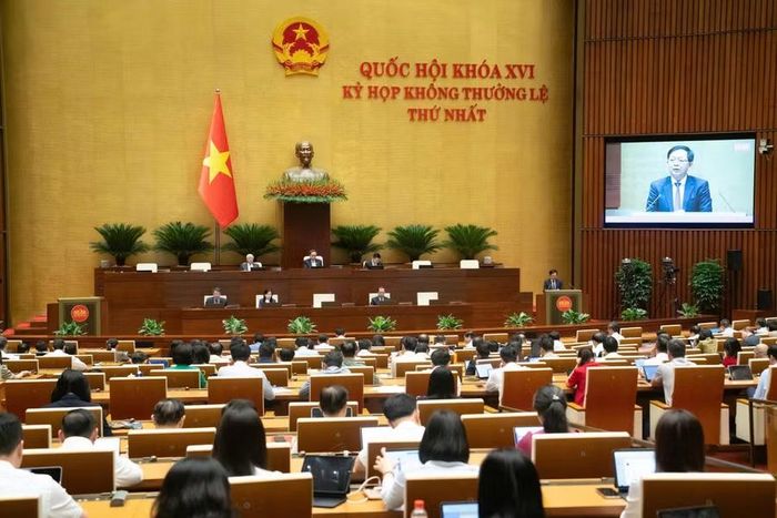 Quang cảnh phiên thảo luận tại hội trường sáng 13-8. Ảnh: quochoi.vn 