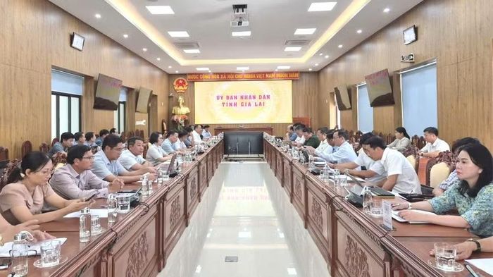 Quang cảnh buổi làm việc. Ảnh: Hồng Thương