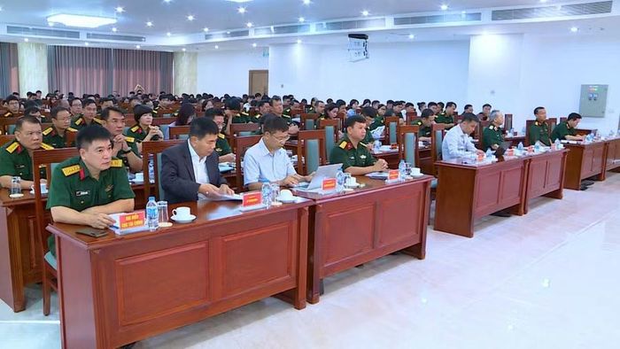  Hơn 250 đại biểu thuộc 100 doanh nghiệp quân đội được phổ biến những kiến thức nâng cao năng lực pháp chế và quản trị doanh nghiệp. Ảnh: Dũng Nhân 