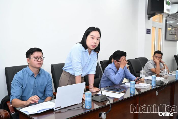 Đại diện đơn vị tư vấn trình bày thông tin về hồ sơ quy hoạch.
