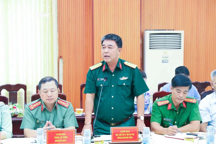 Lãnh đạo Bộ Chỉ huy Quân sự tỉnh phát biểu ý kiến.