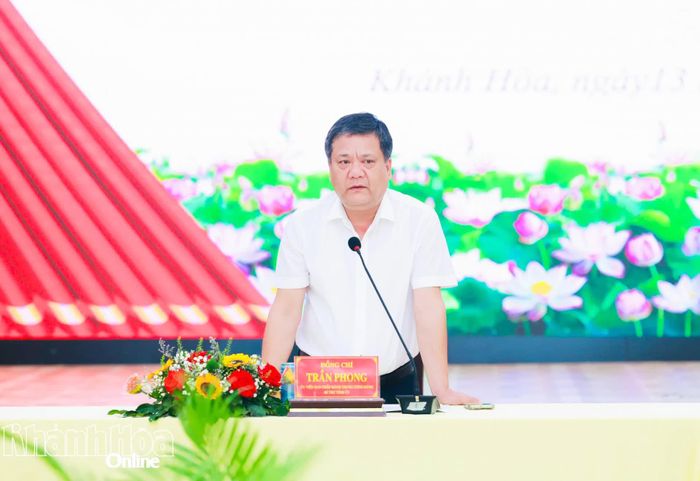Đồng chí Bí thư Tỉnh ủy Trần Phong chủ trì buổi làm việc.