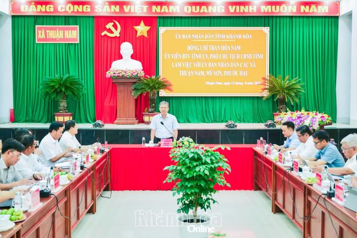 Quang cảnh buổi làm việc.