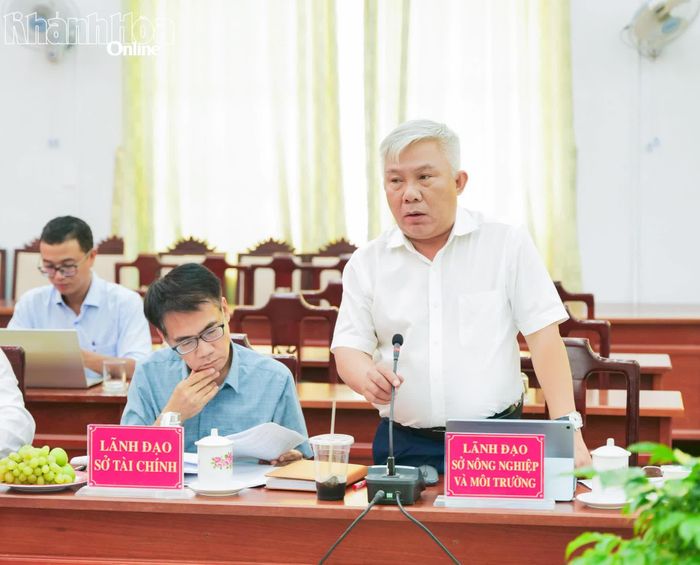 Lãnh đạo Sở Nông nghiệp và Môi trường làm rõ các vướng mắc trong giải phóng mặt bằng và hoàn thiện cơ sở dữ liệu đất đai.