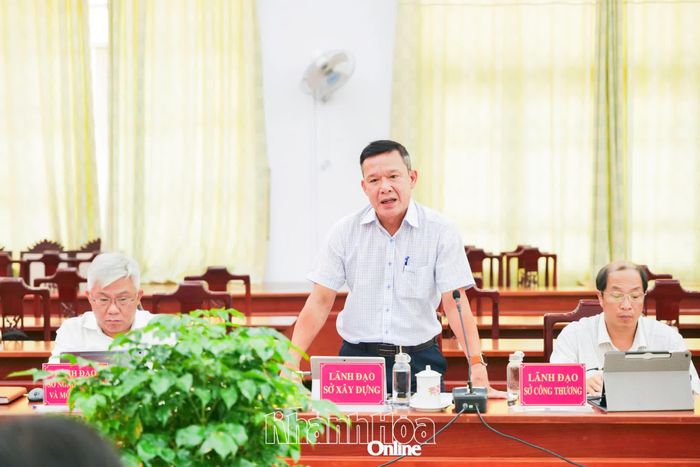 Lãnh đạo Sở Xây dựng đề nghị các xã chủ động sử dụng đường dây nóng của các sở, ngành để trao đổi, kịp thời tháo gỡ khó khăn, vướng mắc phát sinh.