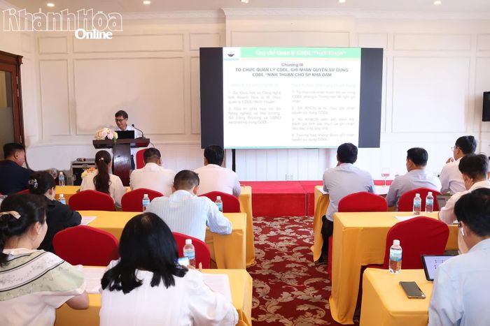 Đại diện Viện Thổ nhưỡng Nông hóa trình bày ý kiến tại hội thảo.