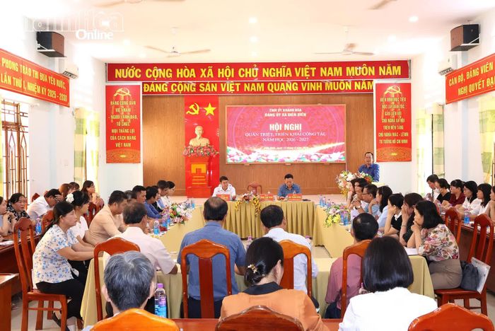 Quang cảnh buổi làm việc.