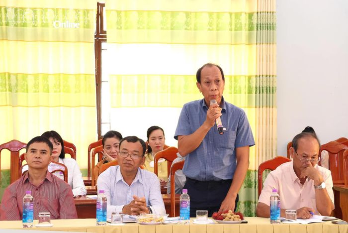 Đại diện trường học nêu ý kiến tại buổi làm việc.