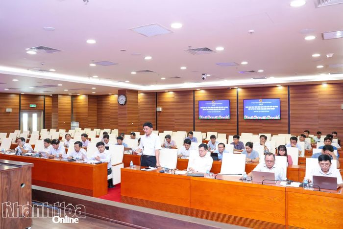 Quang cảnh cuộc họp.