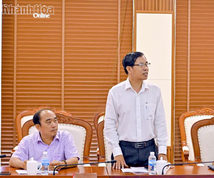 Lãnh đạo phường Nha Trang báo cáo công tác triển khai phối hợp tổ chức đại hội.