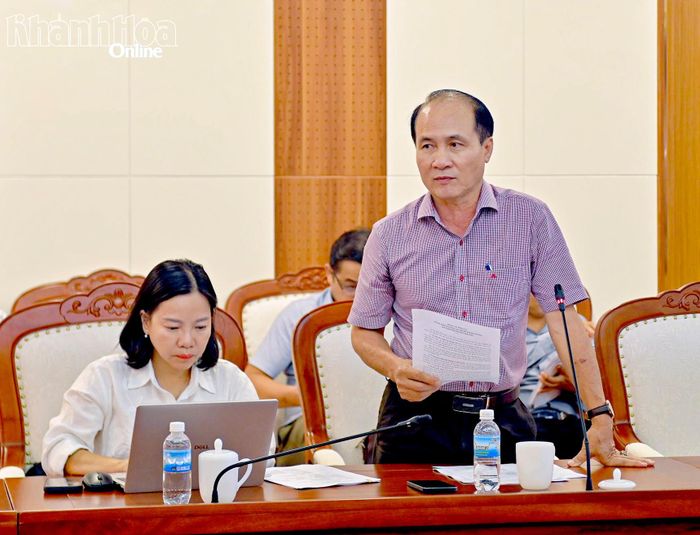 Lãnh đạo Sở Văn hóa, Thể thao và Du lịch báo cáo tiến độ triển khai công tác tổ chức.