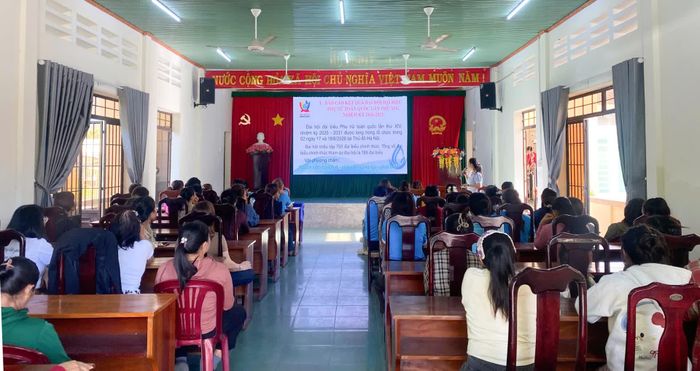 Hội Liên hiệp Phụ nữ xã báo cáo kết quả Đại hội đại biểu Phụ nữ toàn quốc lần thứ XIV.
