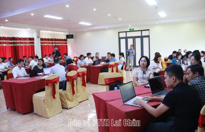 Quang cảnh buổi tập huấn.