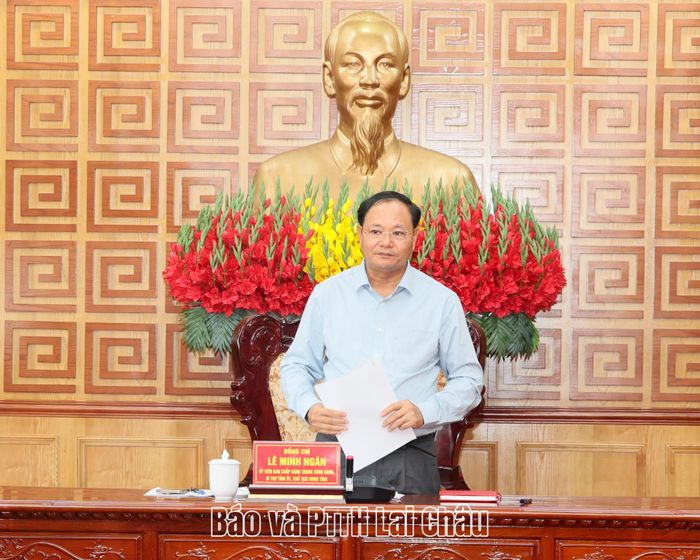 Đồng chí Lê Minh Ngân - Bí thư Tỉnh ủy, Chủ tịch HĐND tỉnh phát biểu kết luận buổi làm việc. 