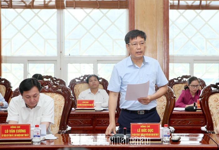 Đồng chí Lê Đức Dục - Ủy viên Ban Thường vụ, Trưởng Ban Tuyên giáo và Dân vận Tỉnh ủy phát biểu tại buổi làm việc. 