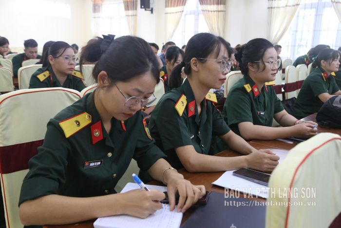 Các giáo viên tham dự lớp bồi dưỡng