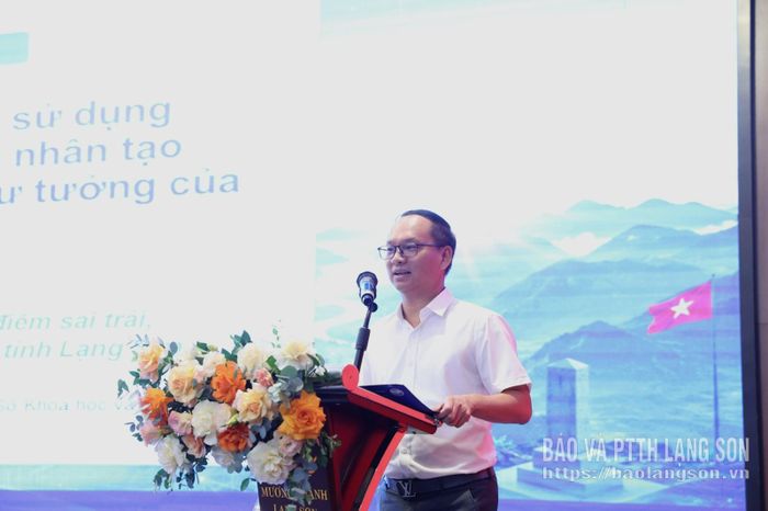Lãnh đạo Sở Khoa học và Công nghệ trình bày tham luận tại hội thảo
