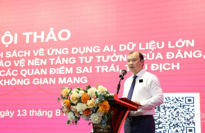 Phó Giáo sư, Tiến sĩ Lê Hải Bình, Ủy viên Trung ương Đảng, Phó Giám đốc Thường trực Học viện Chính trị Quốc gia Hồ Chí Minh phát biểu tại hội thảo