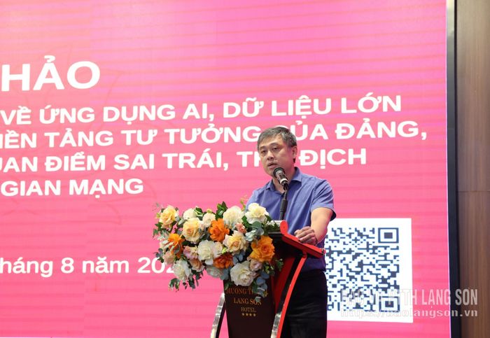 Giảng viên Học viện Báo chí và Tuyên truyền trình bày tham luận tại hội thảo
