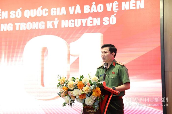 Lãnh đạo Công an tỉnh phát biểu tham luận tại hội thảo