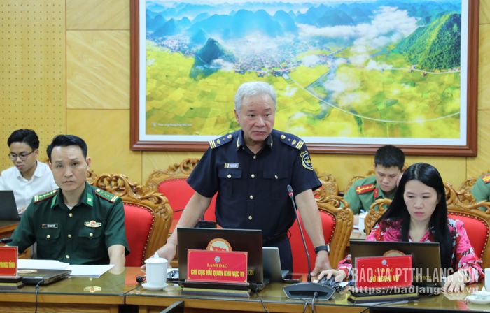 Lãnh đạo Chi cục Hải quan khu vực VI báo cáo nhanh tiến độ thực hiện một số nhiệm vụ được giao tại cuộc họp