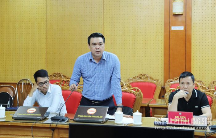 Đại diện doanh nghiệp đầu tư dự án ngoài ngân sách nhà nước thuộc Đề án báo cáo tiến độ triển khai các công việc liên quan tại cuộc họp