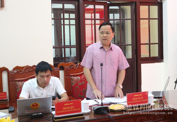 Lãnh đạo Ban Kinh tế - Ngân sách HĐND tỉnh phát biểu tại buổi khảo sát