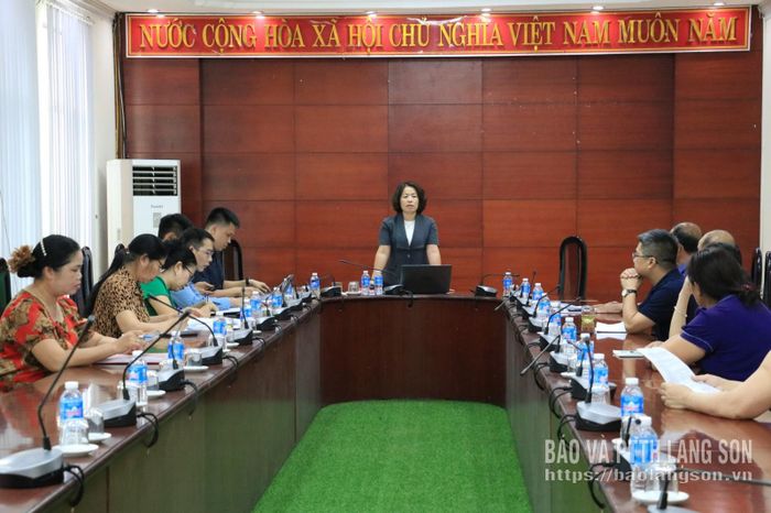 Lãnh đạo UBND phường Đông Kinh phát biểu tại cuộc họp