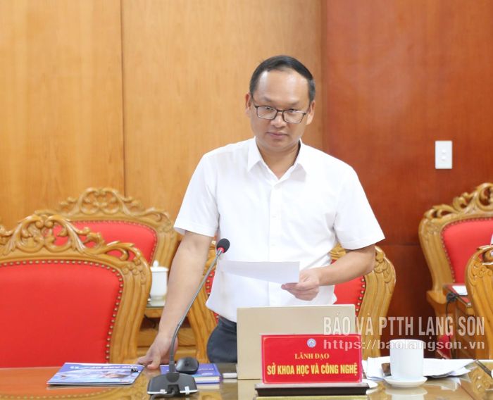 Lãnh đạo Sở Khoa học và Công nghệ phát biểu thảo luận tại cuộc họp
