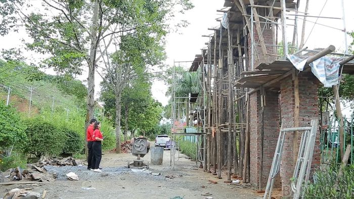  Kiểm tra công trình cổng trường an toàn tại xã Xuân Quang. 
