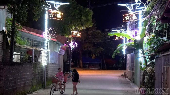 Tuyến đường LED chiếu sáng góp phần tạo không gian sinh hoạt an toàn, thuận tiện cho người dân.