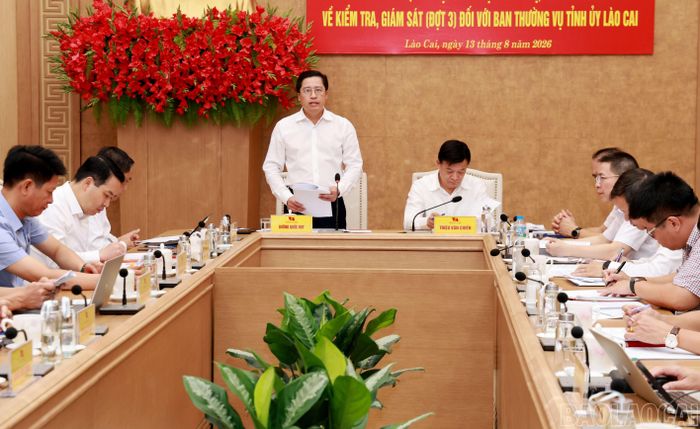 Đồng chí Dương Quốc Huy, Ủy viên Ban Chấp hành Trung ương Đảng, Bí thư Tỉnh ủy phát biểu tại hội nghị