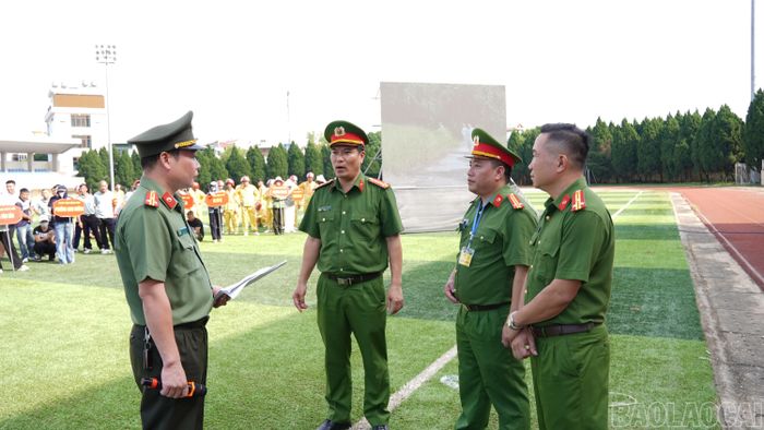 Thành viên Ban Tổ chức đánh giá, rút kinh nghiệm về công tác tổ chức, điều hành hội thi.