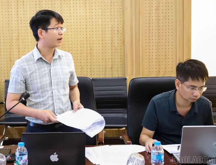 Đại diện Phòng Nông nghiệp và Môi trường báo cáo tiến độ thực hiện.