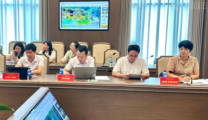 Các đại biểu tham dự buổi làm việc.