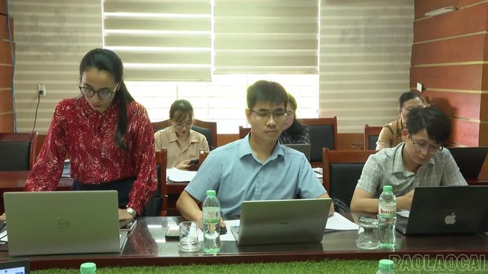 Các đại biểu trình bày ý kiến tại buổi làm việc.