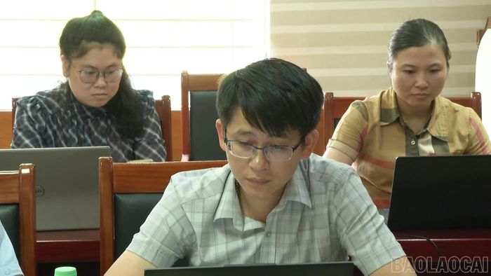 Các đại biểu tham dự buổi làm việc.