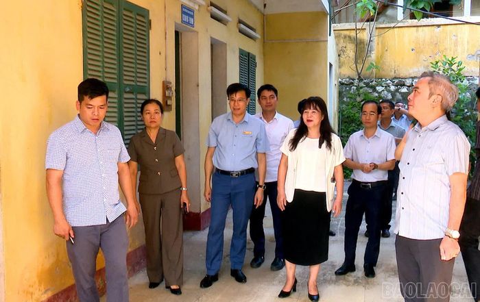 Đoàn công tác HĐND tỉnh giám sát công tác quản lý, sử dụng tài sản công là trụ sở làm việc trên địa bàn xã Yên Bình.