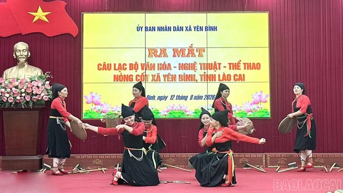 Tiết mục văn nghệ tại lễ ra mắt.
