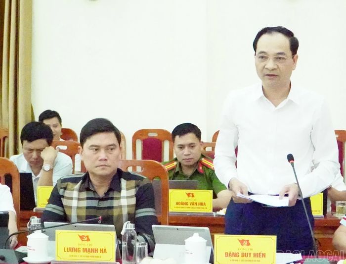 Lãnh đạo xã Văn Chấn phát biểu.