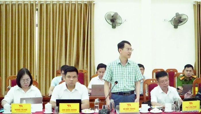 Lãnh đạo xã Liên Sơn phát biểu.