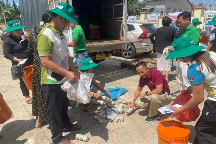 Các xã phía Nam tỉnh Lâm Đồng thí điểm mô hình Thu gom rác thải nông nghiệp sau sử dụng