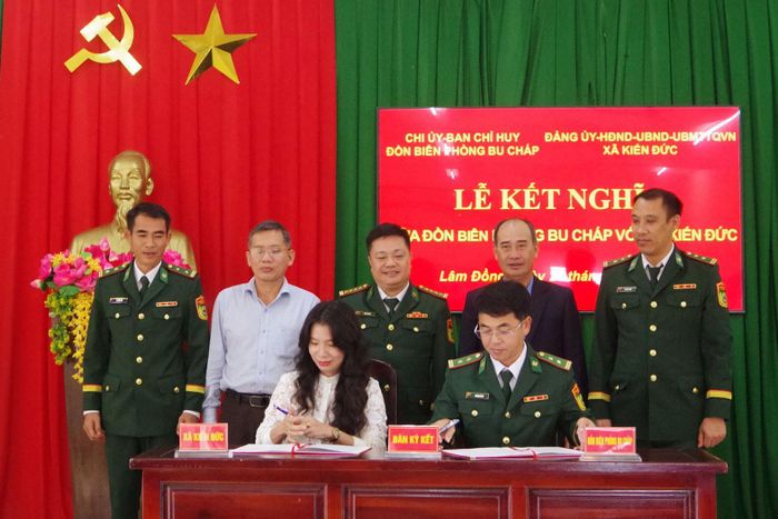 Lãnh đạo xã Kiến Đức và Đồn Biên phòng Bu Cháp ký kết giao ước kết nghĩa và phối hợp xây dựng, quản lý, bảo vệ chủ quyền, an ninh biên giới