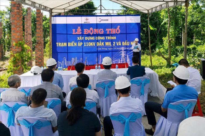 Các đại biểu tham dự Lễ khởi công Trạm biến áp Đắk Mil 2