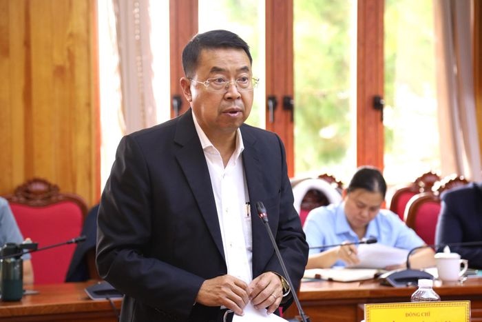 Tỉnh ủy viên, Giám đốc Sở Văn hóa, Thể thao và Du lịch Tôn Thiện San phát biểu tại buổi làm việc